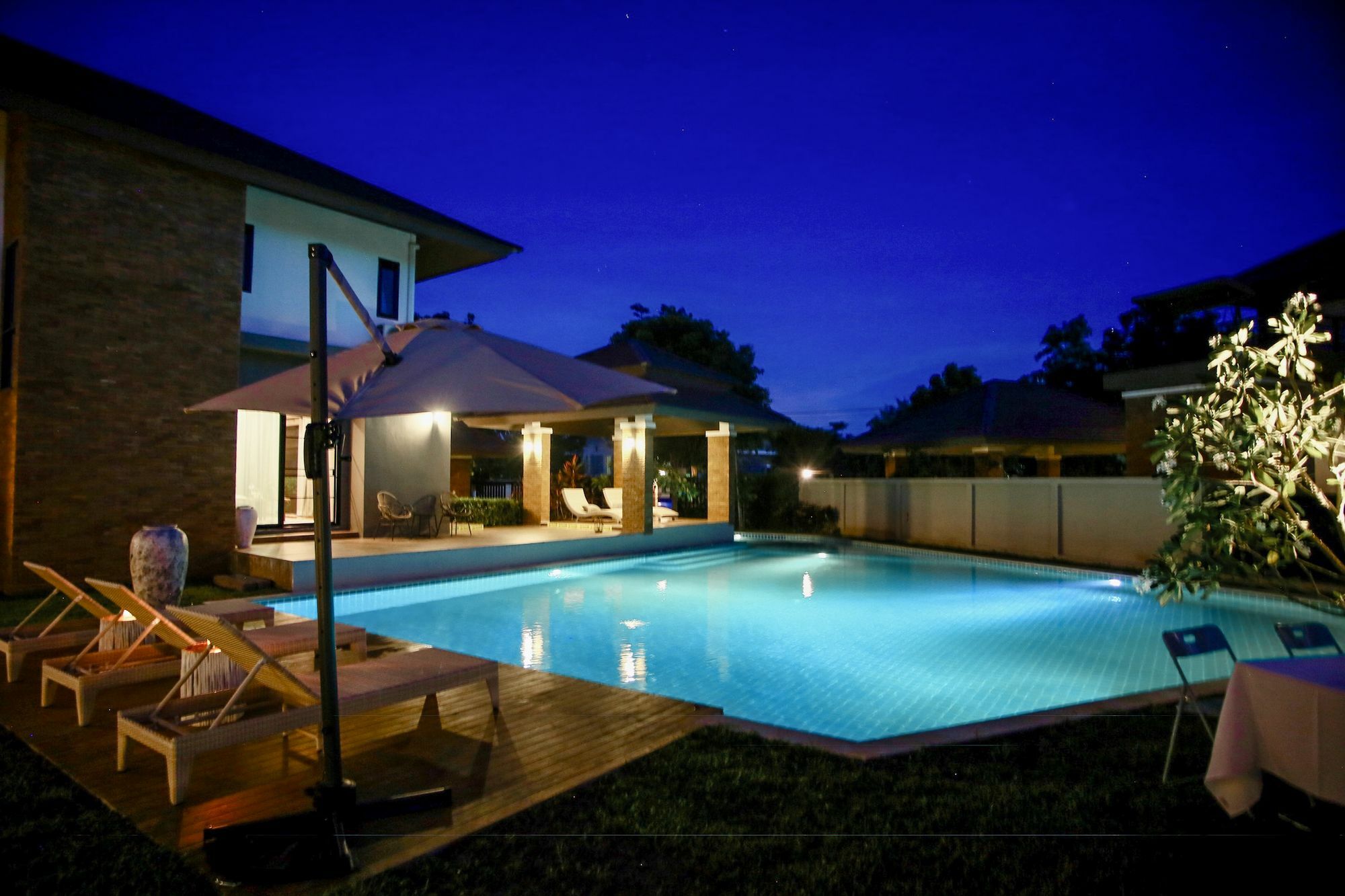 Moin 1617 Luxury Double-Pool Villa Чиангмай Экстерьер фото