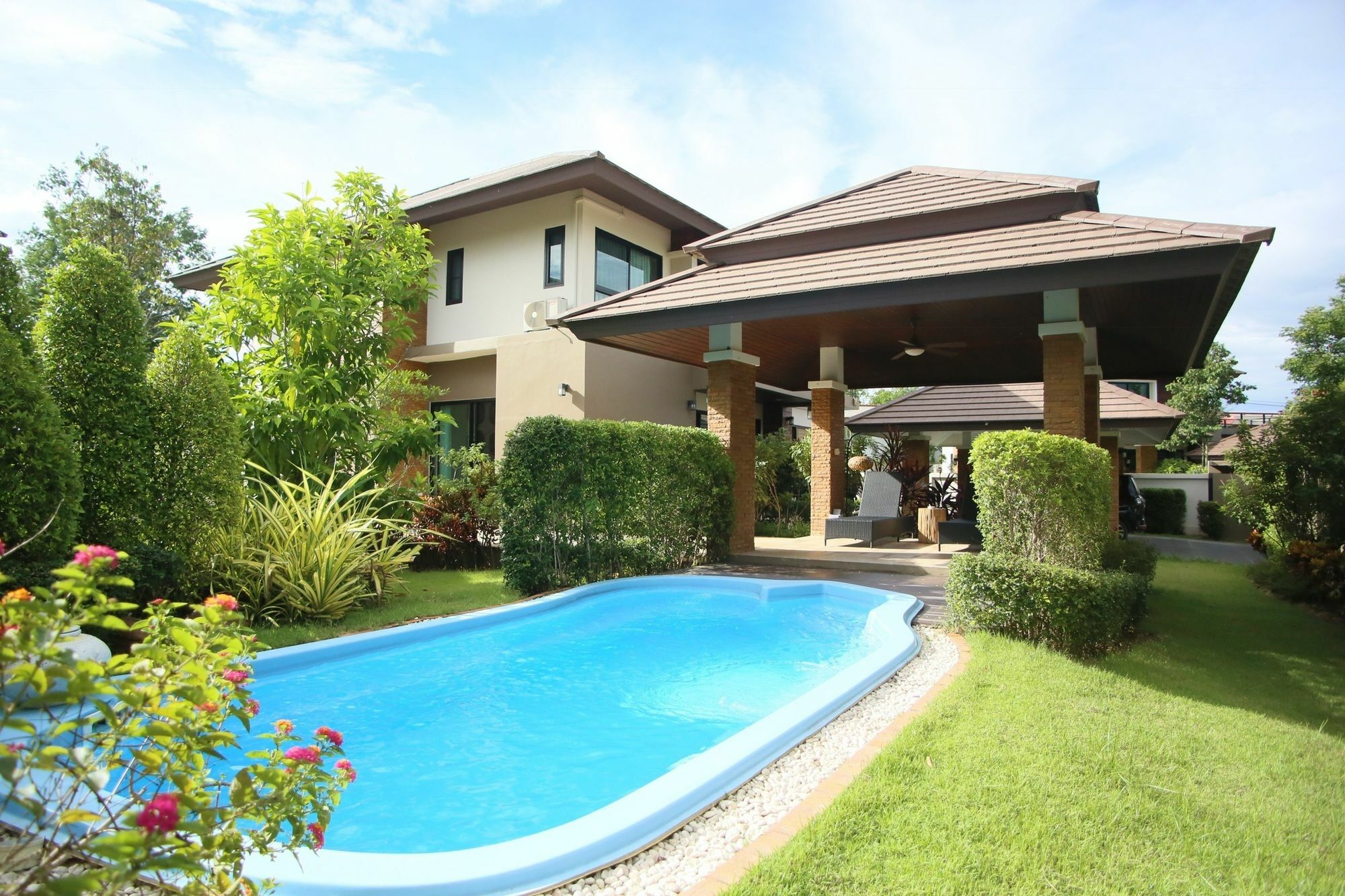 Moin 1617 Luxury Double-Pool Villa Чиангмай Экстерьер фото