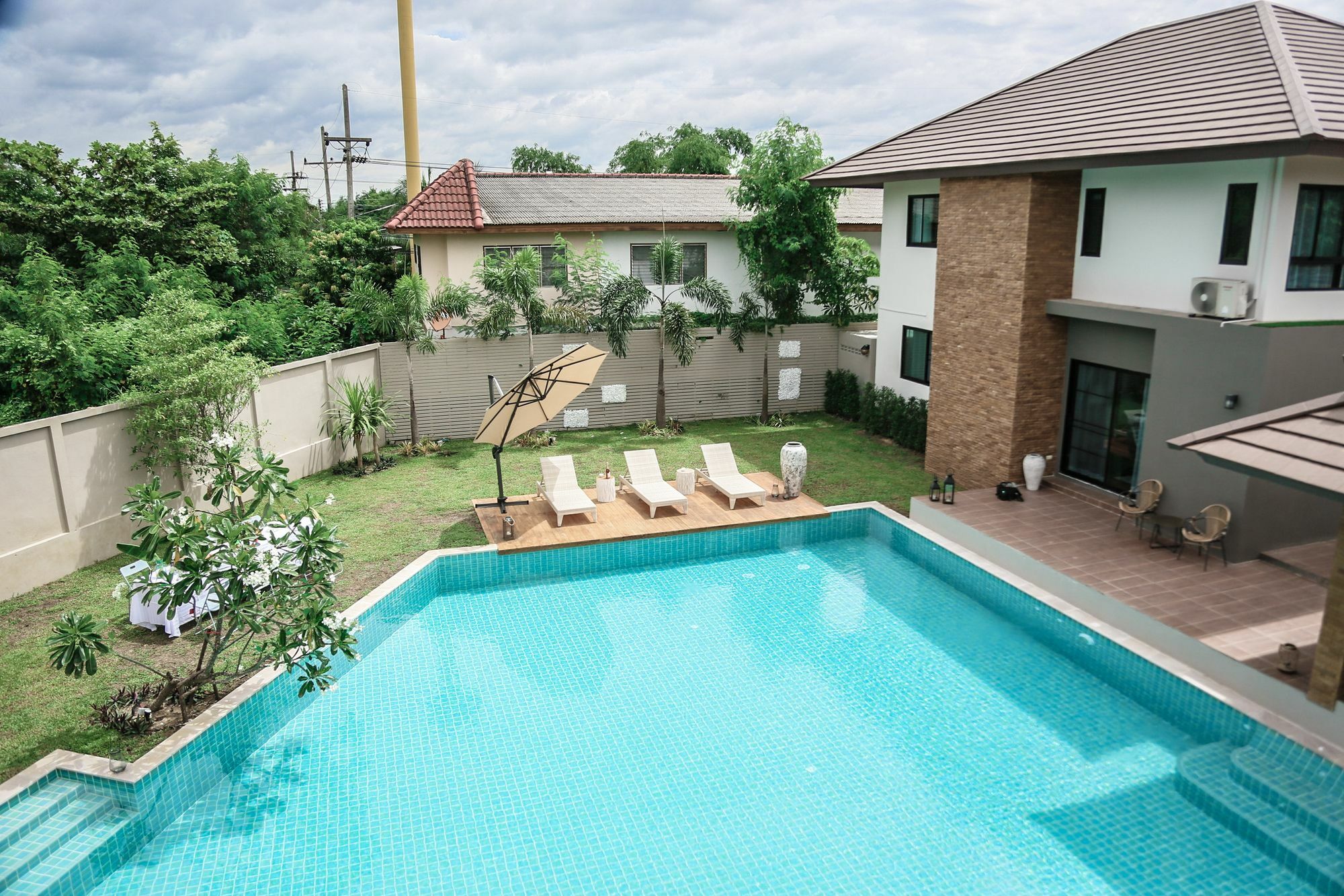 Moin 1617 Luxury Double-Pool Villa Чиангмай Экстерьер фото